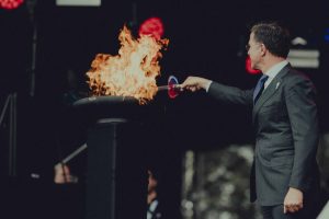 Rutte 2024 opent het festival en ontsteekt het Vrijheidsvuur